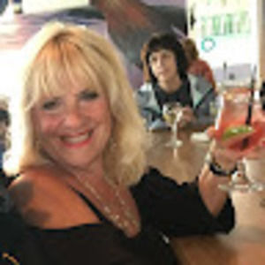 Meet your Posher, Evelyn